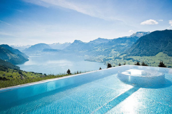 Conoce la espectacular piscina del Hotel Villa Honegg