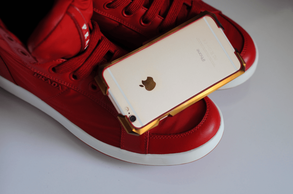Cuida tu iPhone 7 con un lujoso marco protector de oro de 24 quilates