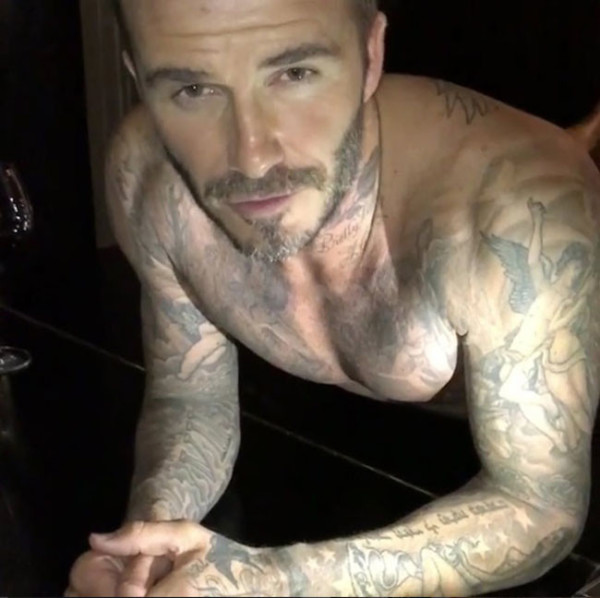 David Beckham Acepta El Reto de las 22 "push-up"