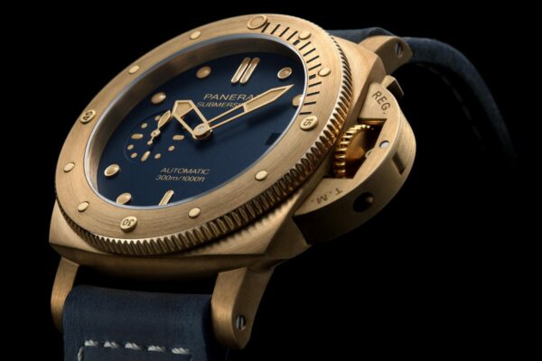 Panerai sigue apostando por el bronce con el PAM01074