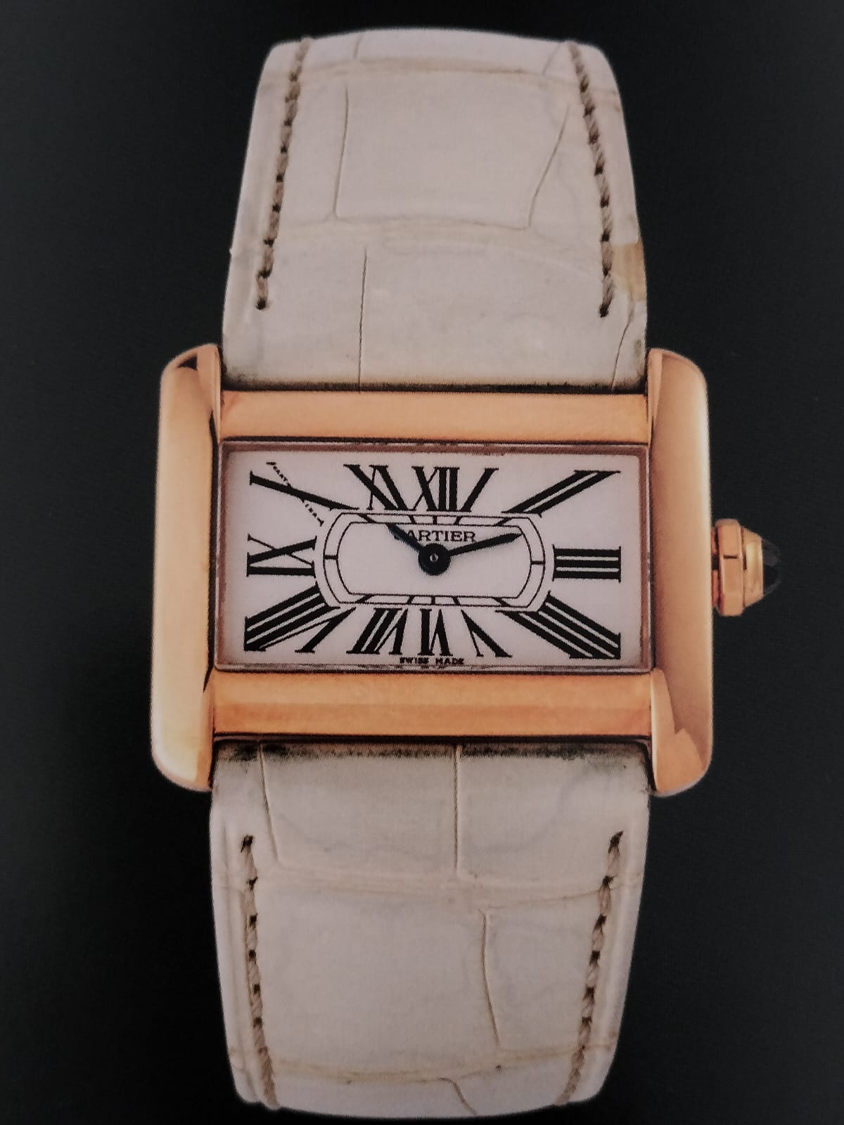 Reloj Cartier Tank vintage en oro, ejemplo de las siluetas icónicas de la maison parisina